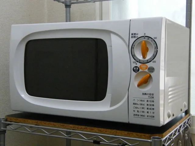 電子レンジの搬出作業